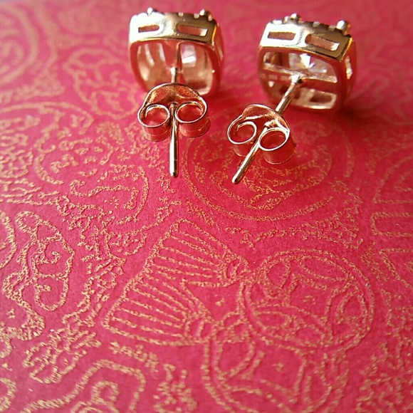 NEW Rose gold princess - cut stud earrings - Picture 5 of 6